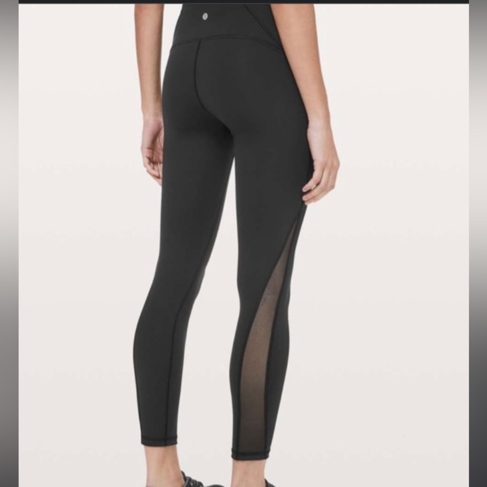 Black Cropped Lululemon Legging size 6 - like new